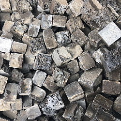 V09, Koperslakkeien, Basalt