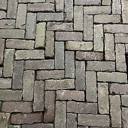 V26, Oude Gebakken Klinkers, Dikformaat, Rood-Paars genuanceerd