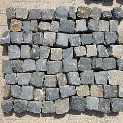 V01, Natuursteen, Basaltkeien, Mix