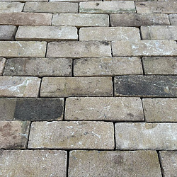 Ca.13m², Nieuwe gebakken klinkers, dikformaat, geel-grijs, P029
