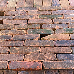 P049, Oude Gebakken Klinkers, Waalformaat, Rood-Bruin