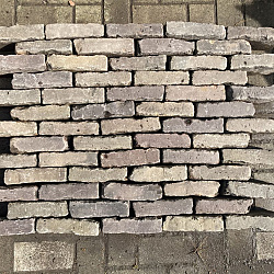P003, Oude Gebakken Klinkers, Waalformaat, Genuanceerd op pallet