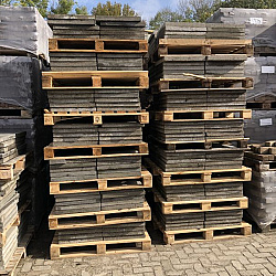 SBP09, Jong Gebruikte betontegels, 50x50x5cm