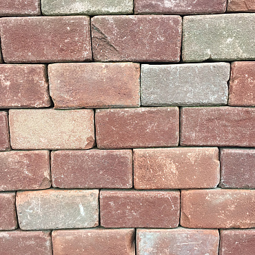 P051, oude gebakken klinkers, Keiformaat, rood