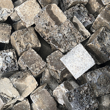 V09, Koperslakkeien, Basalt