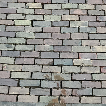 V26, Oude Gebakken Klinkers, Dikformaat, Rood-Paars genuanceerd