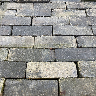 Ca. 3m², Nieuwe betonklinkers, Dikformaat, Grijs/Zwart