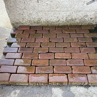 V62, Oude Gebakken Klinkers, Platkeiformaat, Rood-Bruin