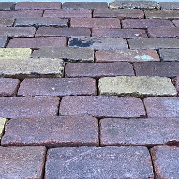 V103, Oude Gebakken Klinkers, Dikformaat, Rood-Genuanceerd