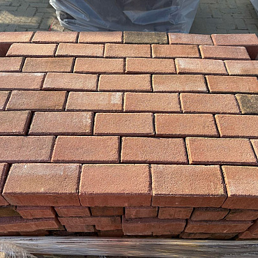 Ca. 7,5m², Gebakken Klinkers, Keiformaat, Rood, P052