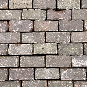 V109, Oude Gebakken Klinkers, Keiformaat, Rood-Bruin