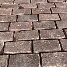 V61, Oude Gebakken Klinkers, Platkeiformaat, Rood-Paars